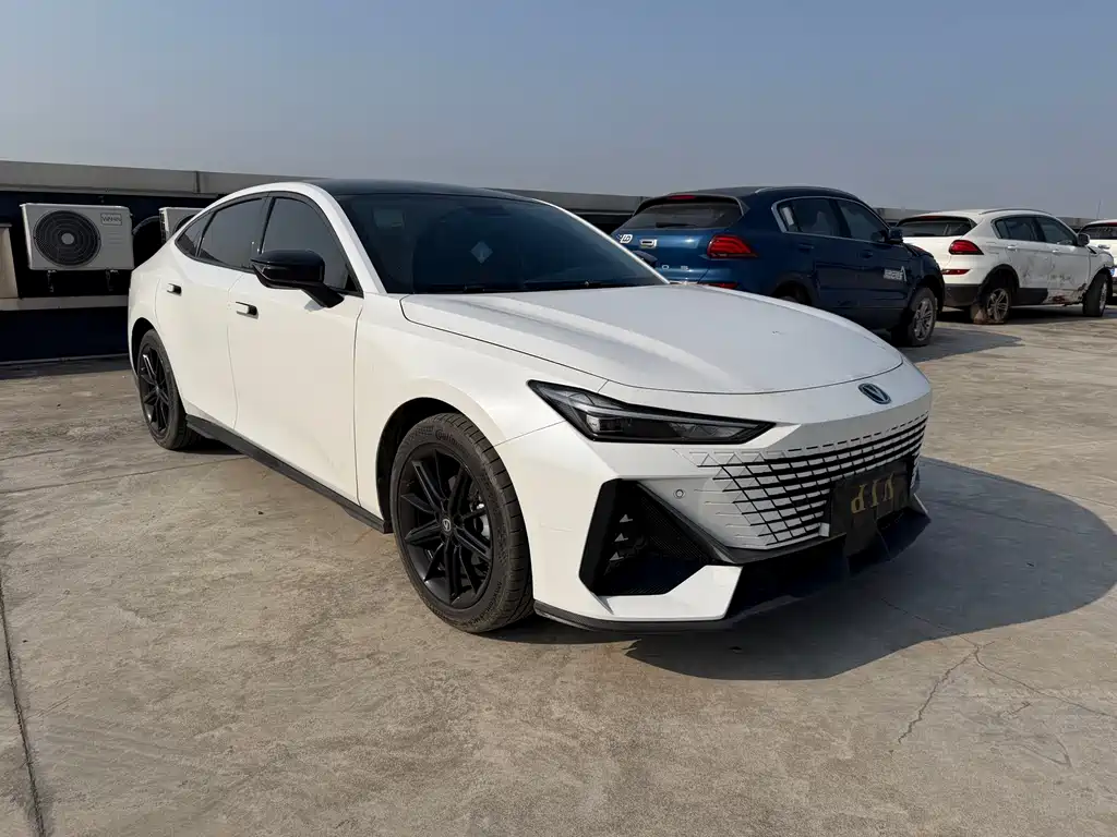 Changan UNI-V 2022 1.5T premium model купить на сайте DeffCars