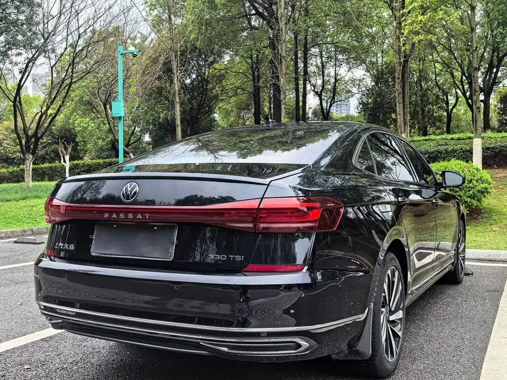 Passat 2023 330TSI Deluxe Edition купить на сайте DeffCars