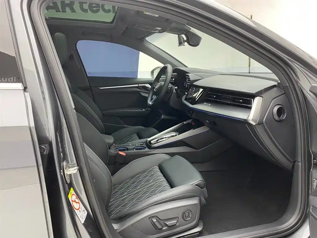 Audi A3 2026 A3L Limousine 35TFSI Flying Spur Exclusive купить на сайте DeffCars