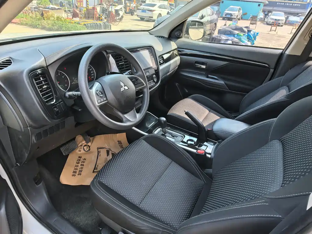 Outlander 2021 facelift 2.0L 2WD smooth version 5 seats купить на сайте DeffCars