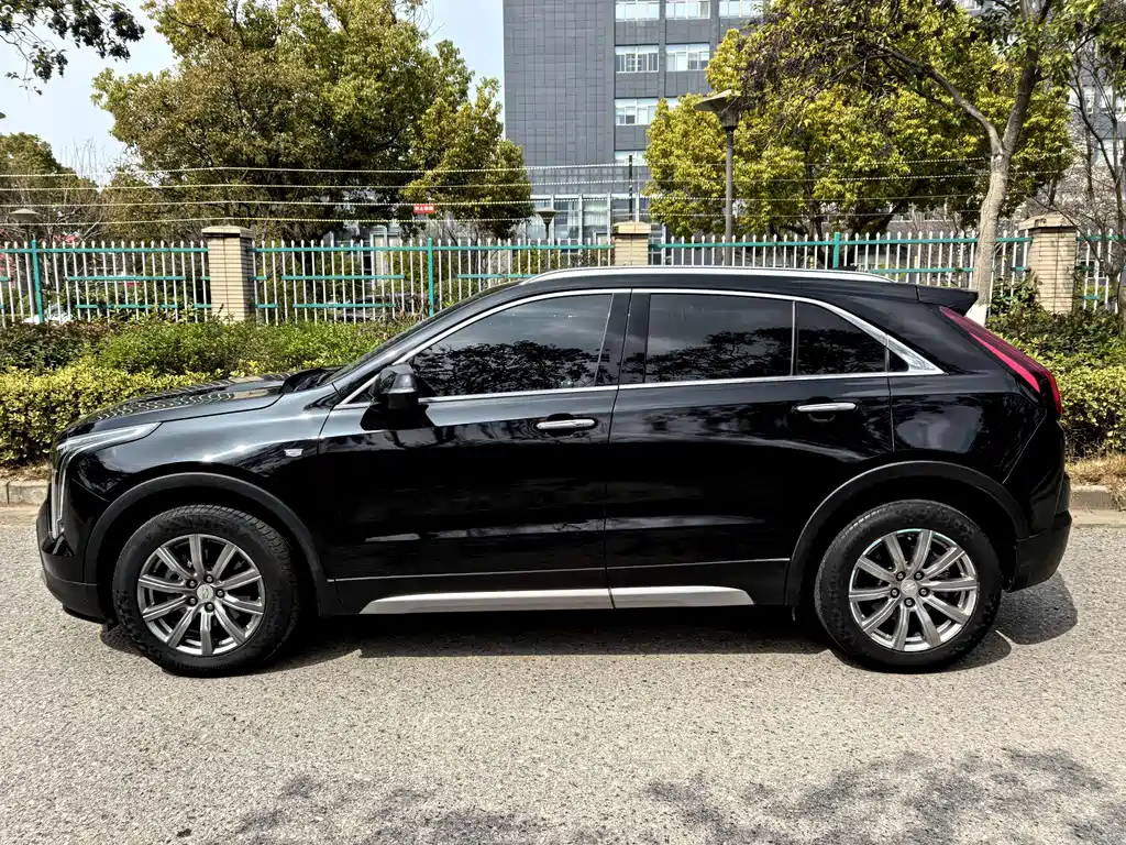 Cadillac XT4 2020 28T two-wheel drive leading model купить на сайте DeffCars
