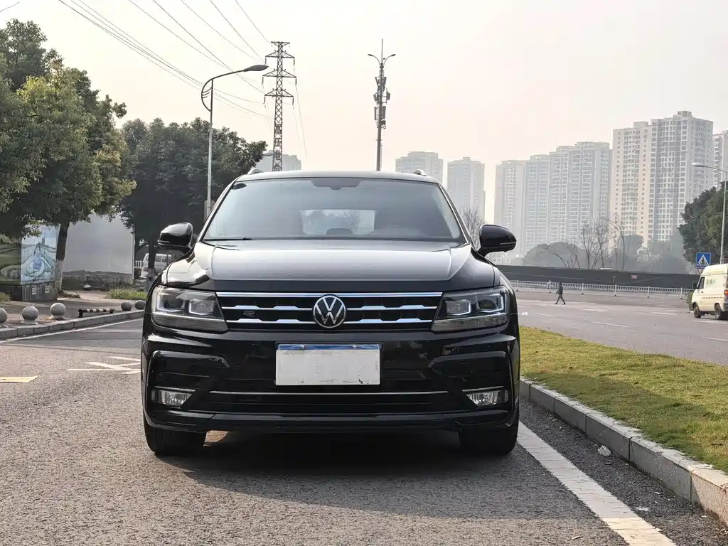 Tiguan L 2021 330TSI automatic two-wheel drive R-Line version купить на сайте DeffCars