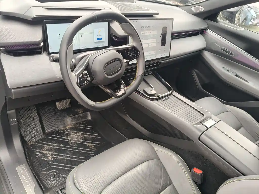 Lynk & Co 08 EM-P 2024 model 120km long range Plus купить на сайте DeffCars