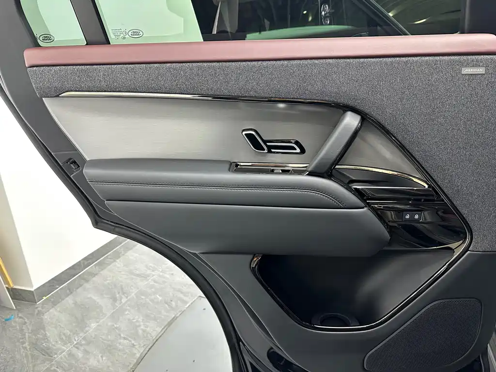 Range Rover Sport 2024 400PS Dynamic SE купить на сайте DeffCars