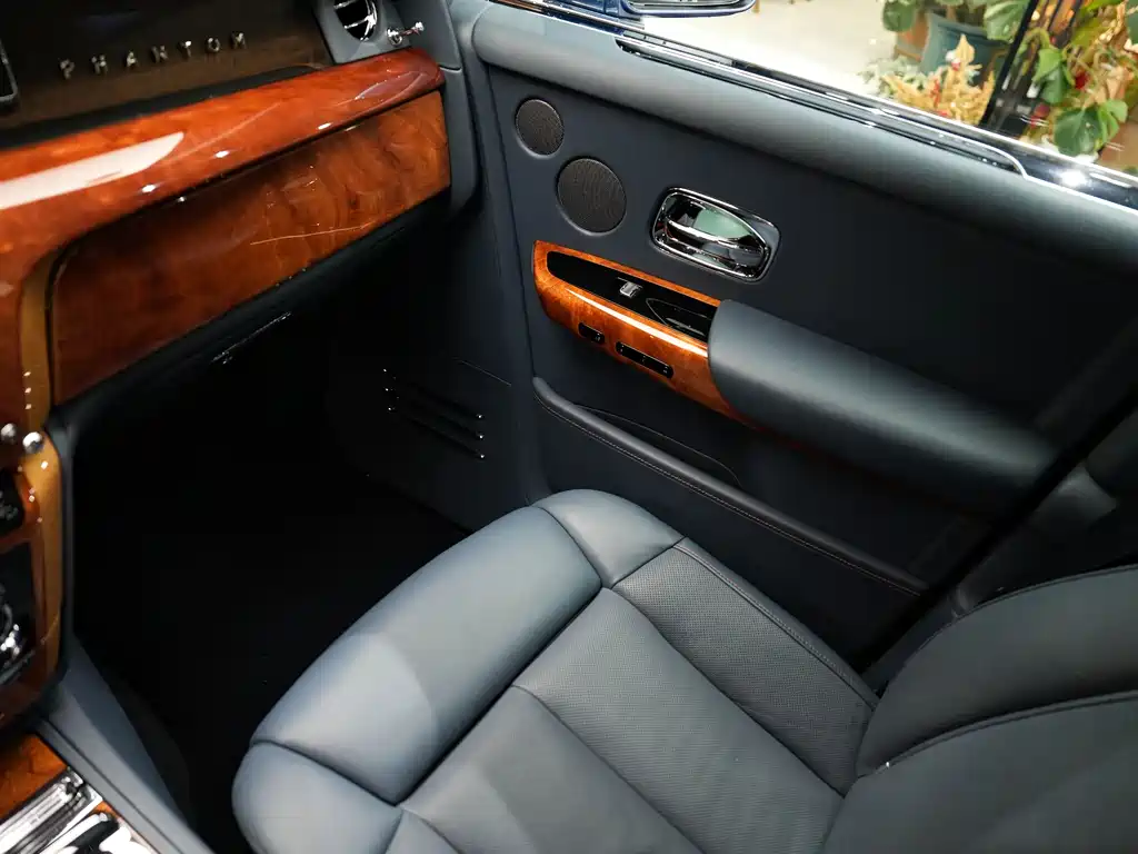 Phantom 2018 6.7T long wheelbase version купить на сайте DeffCars