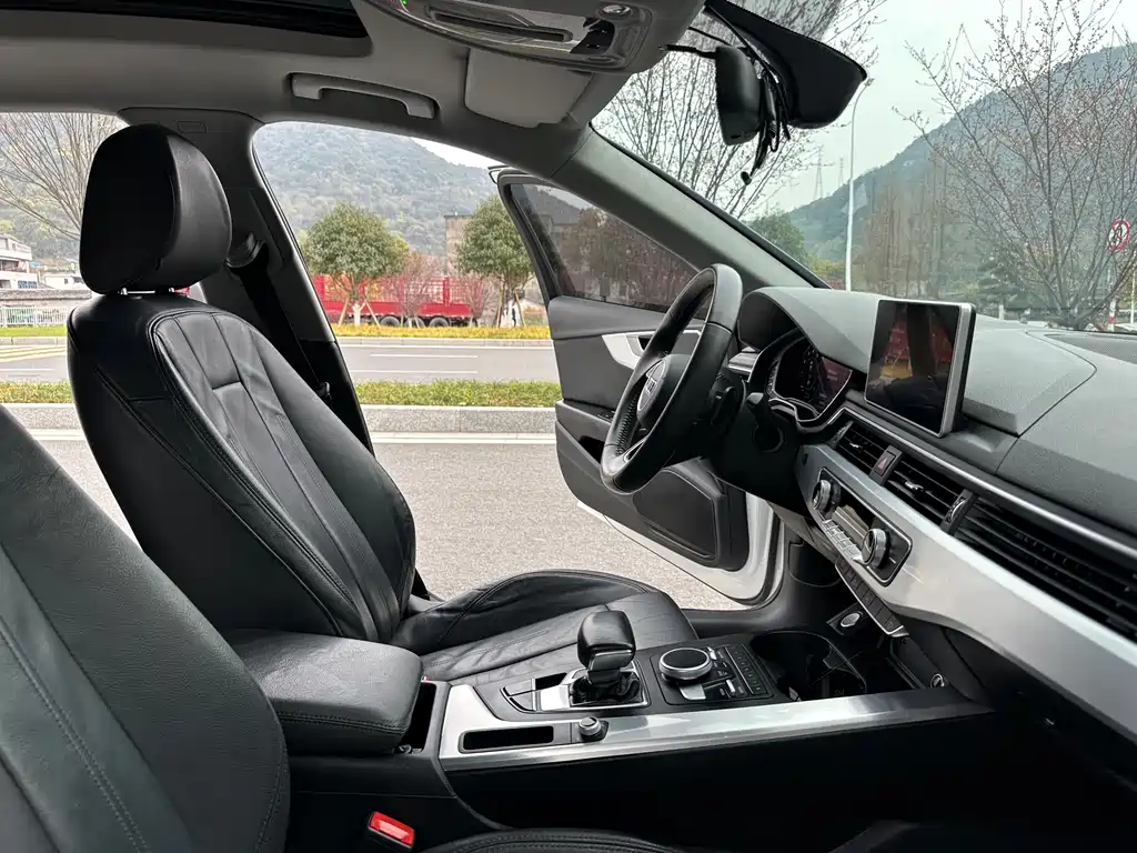 Audi A4L 2019 40 TFSI Fashion Type National V купить на сайте DeffCars