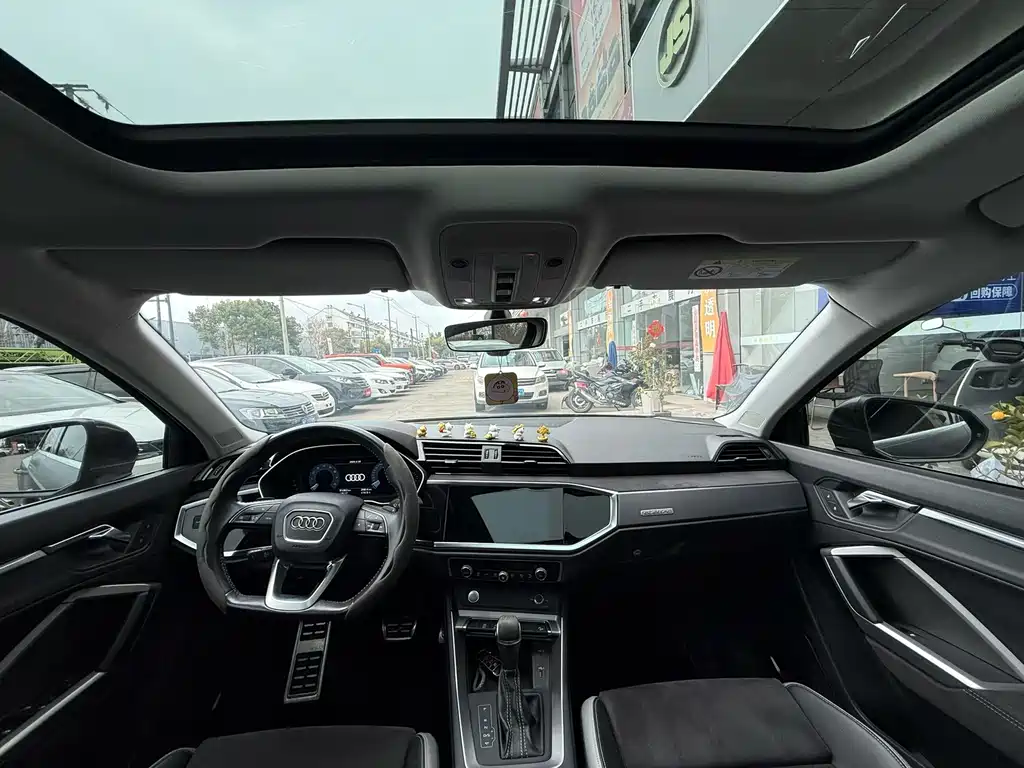 Audi Q3 2019 40 TFSI quattro fashionable and dynamic купить на сайте DeffCars