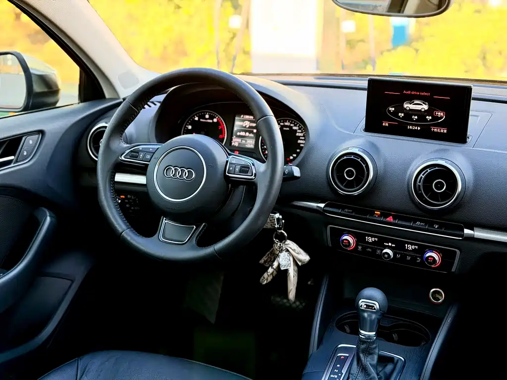 Audi A3 2015 Limousine 35 TFSI Million Commemorative Comfort Model купить на сайте DeffCars