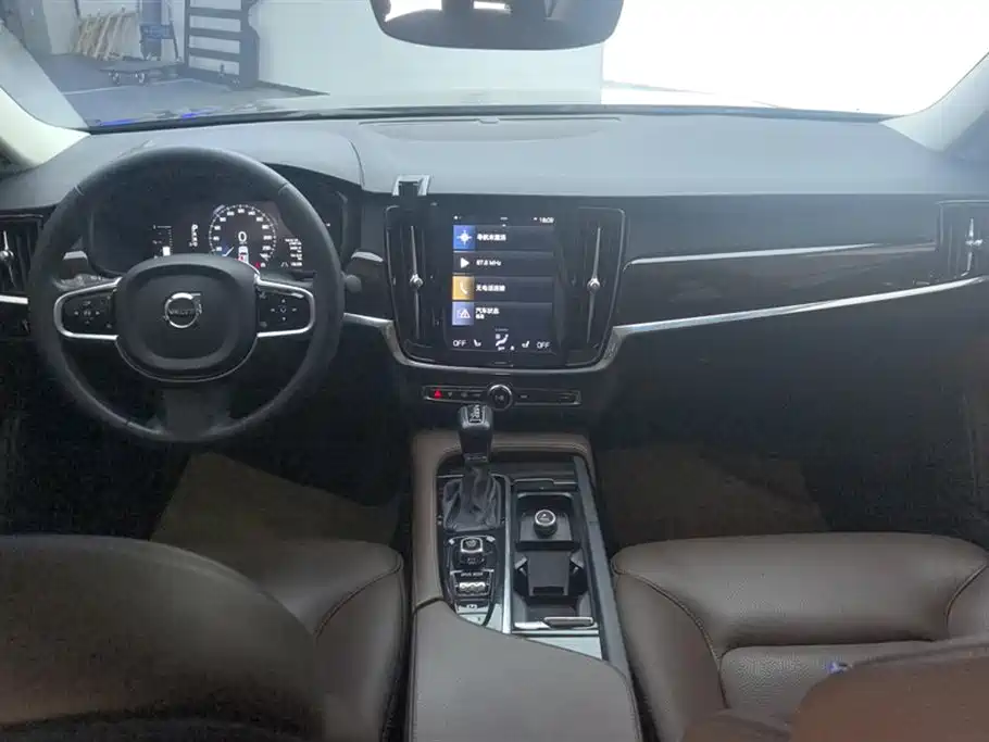 Volvo S90 2018 T4 Zhiyuan Edition купить на сайте DeffCars