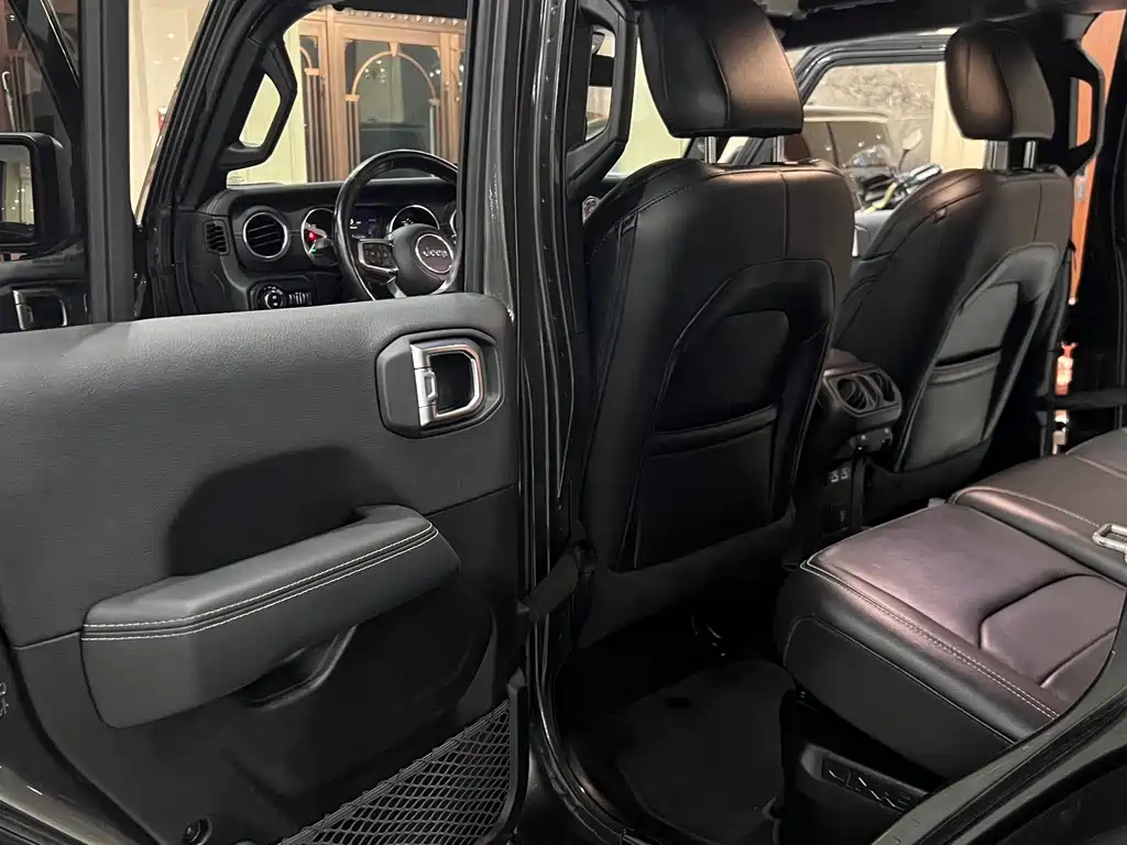 Wrangler New Energy 2021 Four-door 2.0T 4xe Sahara купить на сайте DeffCars
