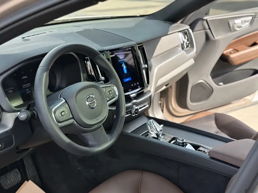 Volvo XC60 2023 B5 four-wheel drive Zhiyi Luxury Edition купить на сайте DeffCars