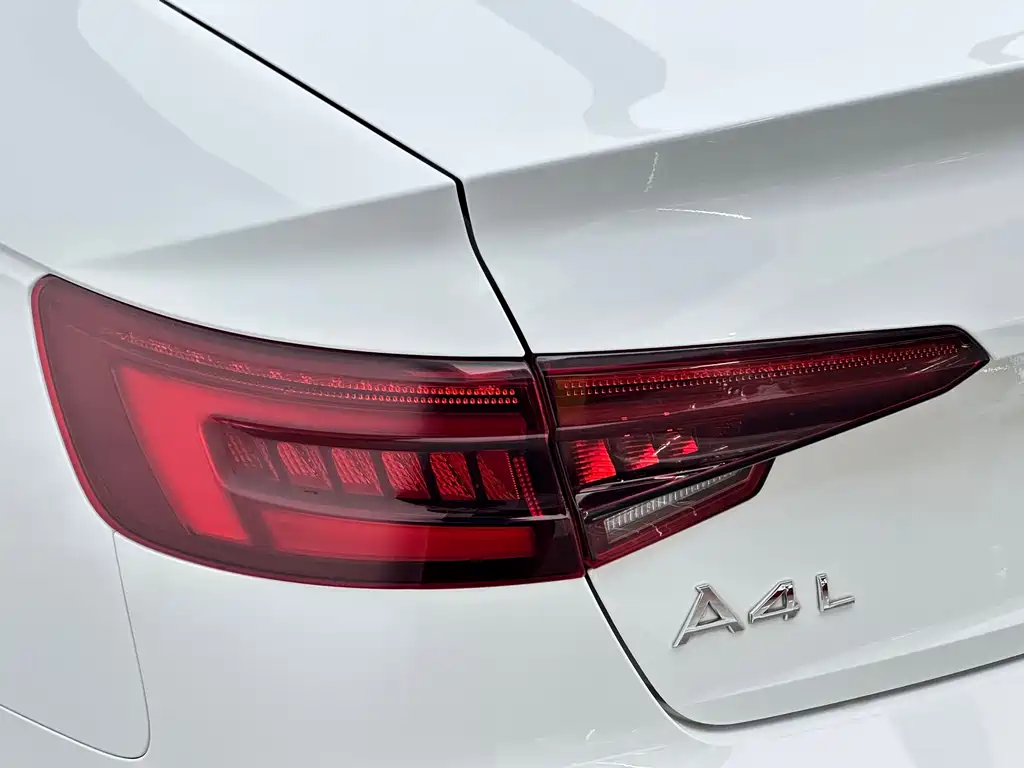Audi A4L 2018 30th Anniversary Model 40 TFSI Enterprising купить на сайте DeffCars