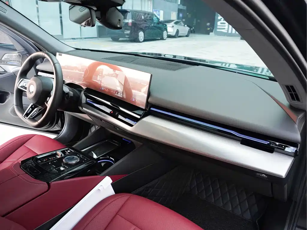 BMW 5 Series 2024 525Li M Sports Package купить на сайте DeffCars