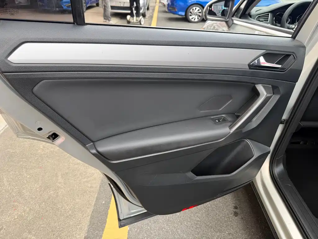 Tiguan L 2019 330TSI automatic two-wheel drive fashion version National VI купить на сайте DeffCars
