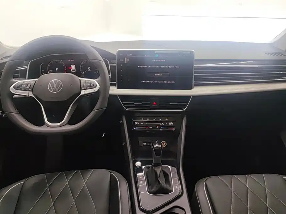 Tiguan L 2025 Outstanding Model 300TSI Automatic Two-wheel Drive Dragon Edition купить на сайте DeffCars