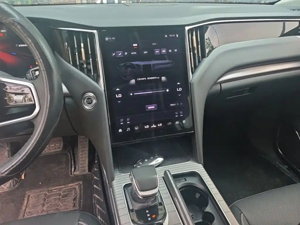 Hongqi HS7 PHEV 2024 2.0T PHEV four-wheel drive Qichang version 7 seats купить на сайте DeffCars