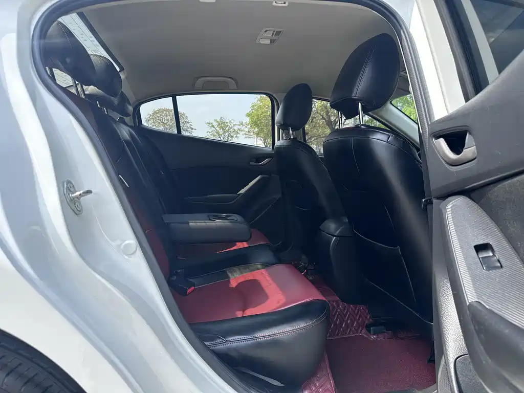 Mazda3 Angkesela 2017 Sedan 1.5L Manual Comfort Type National VI купить на сайте DeffCars