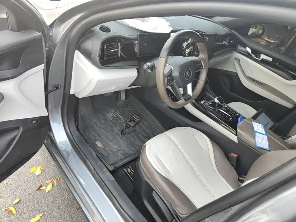 Qin PLUS 2024 Honor Edition DM-i 55KM Leading Type купить на сайте DeffCars