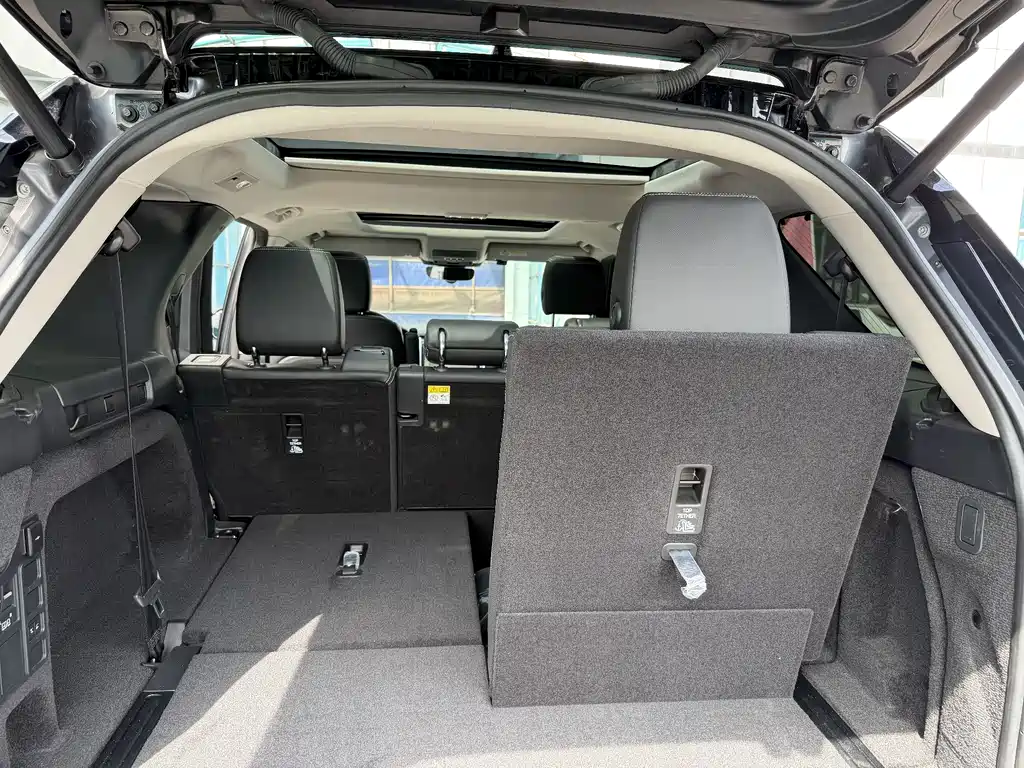Discover the 2023 facelift 360PS R-Dynamic SE купить на сайте DeffCars