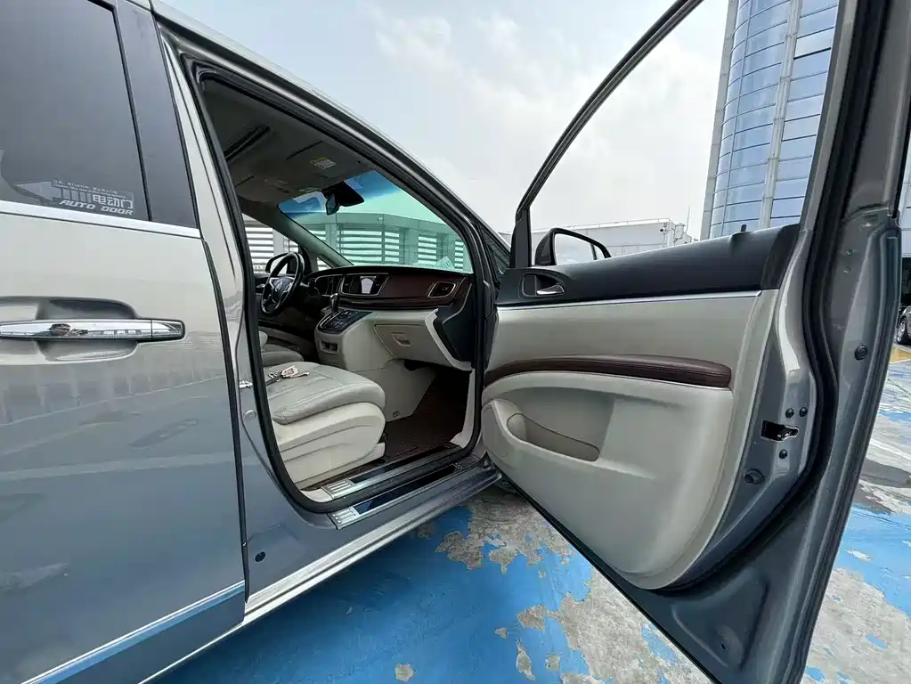 Buick GL8 2018 28T luxury model National VI купить на сайте DeffCars