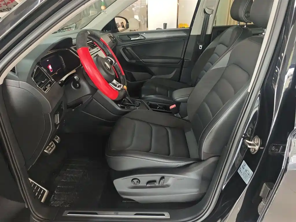 Tiguan L 2021 330TSI automatic two-wheel drive R-Line version купить на сайте DeffCars