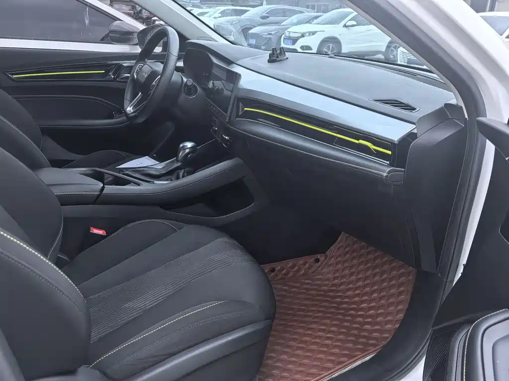 Roewe i5 2021 1.5L CVT Star Edition купить на сайте DeffCars