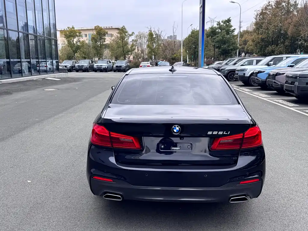 BMW 5 Series 2018 525Li Luxury Package купить на сайте DeffCars