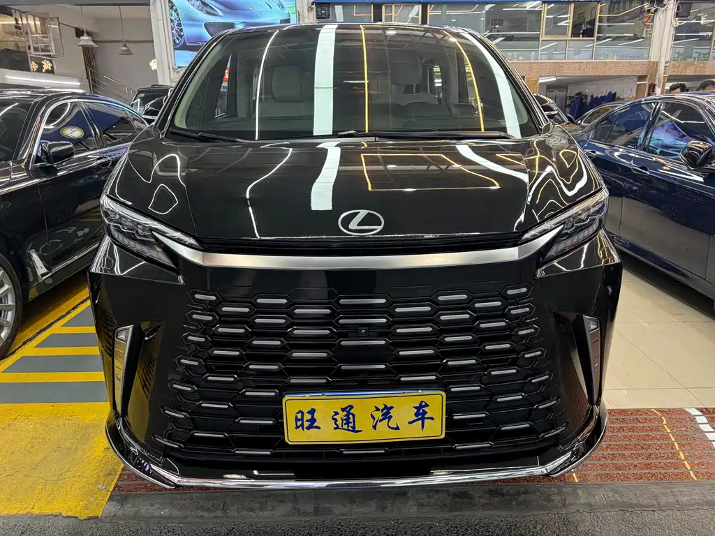 Lexus LM 2023 500h six-seater premium version купить на сайте DeffCars