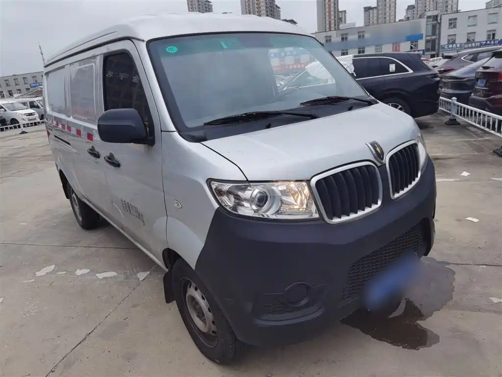 Hiace X30 2023 model 1.5L super luxury van 2/5 seats non-air conditioning version SWC15M купить на сайте DeffCars