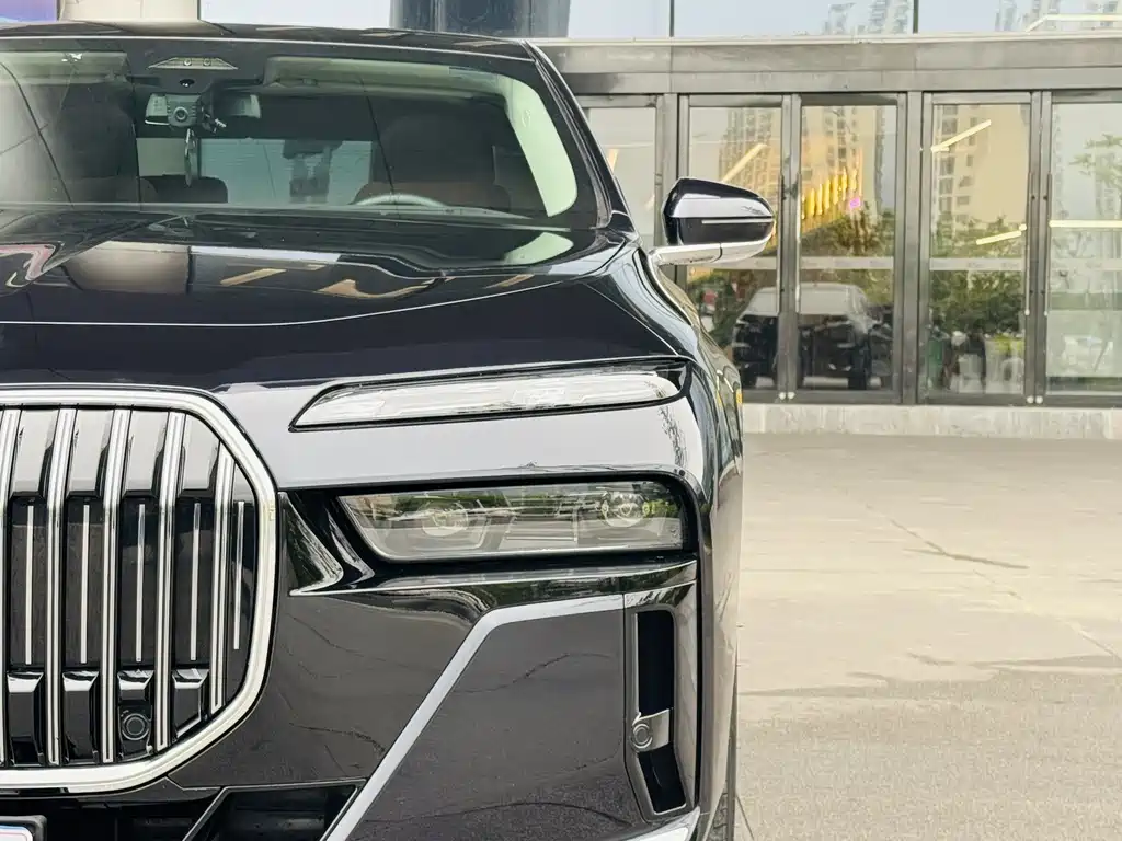 BMW 7 Series 2023 740Li Leading M Sports Package купить на сайте DeffCars