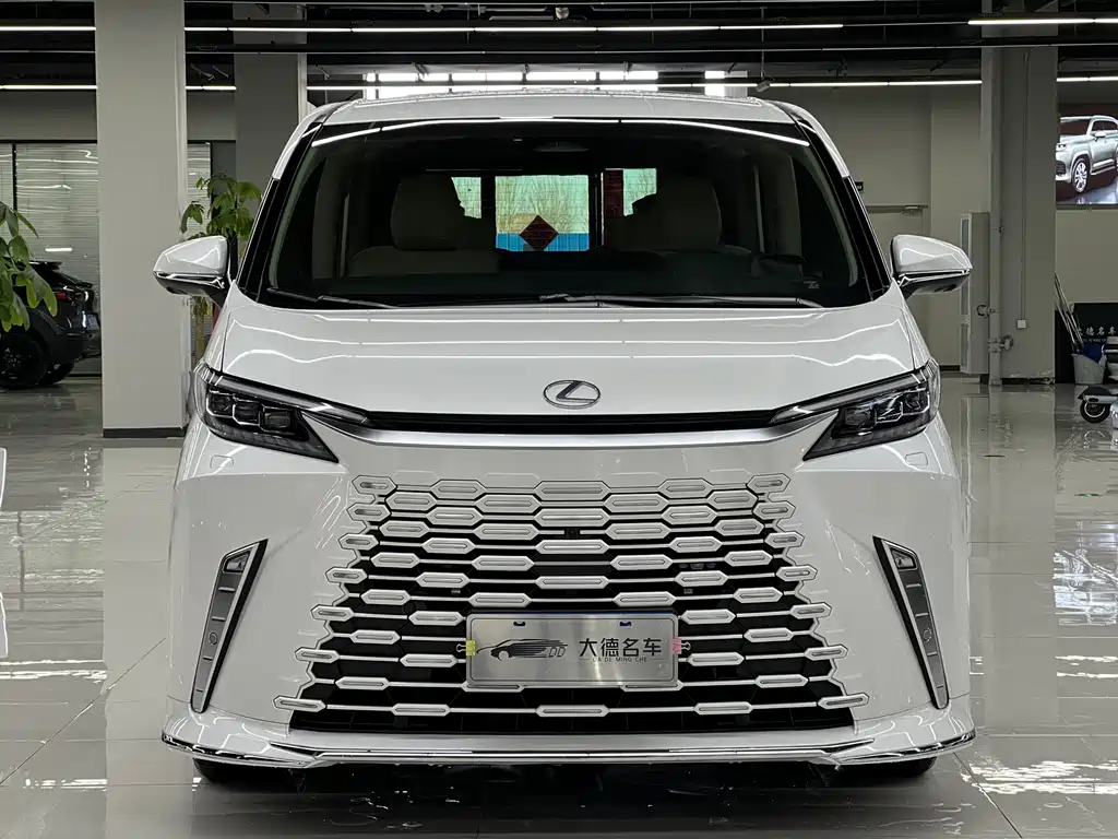 Lexus LM 2025 500h six-seater premium version купить на сайте DeffCars