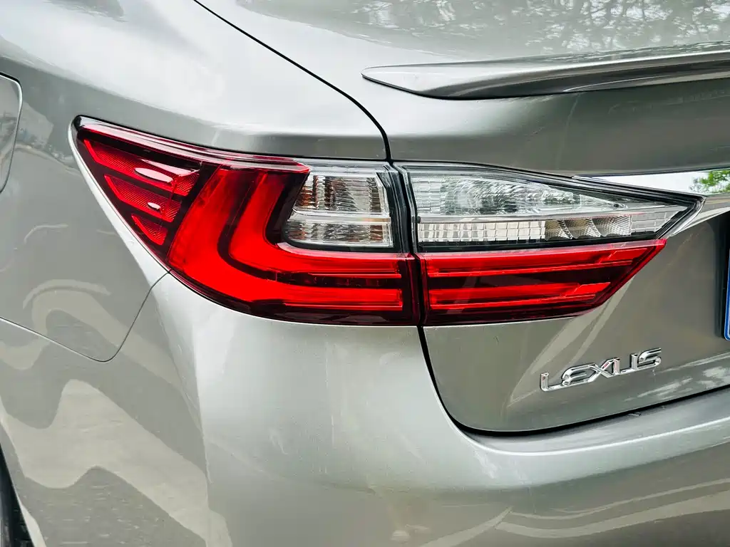 Lexus ES 2015 300h Comfort Edition купить на сайте DeffCars