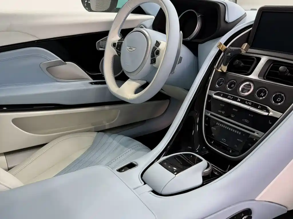 Aston Martin DB11 2017 4.0T V8 купить на сайте DeffCars