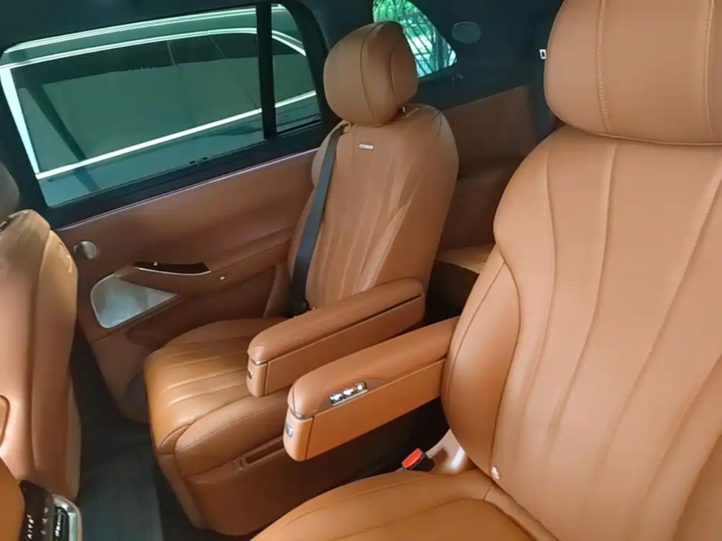 Wenjie M7 2026 pure electric Ultra four-wheel drive version 6-seater 192-line lidar) купить на сайте DeffCars