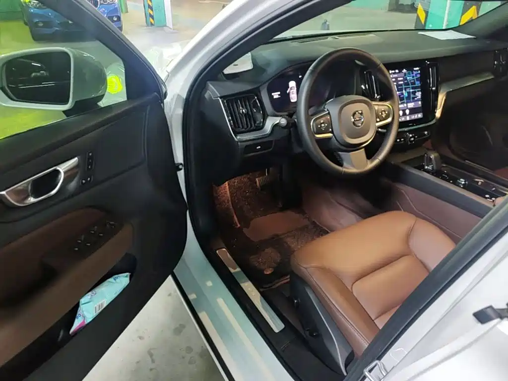 Volvo S60 2025 B4 Zhiyi Luxury Edition купить на сайте DeffCars
