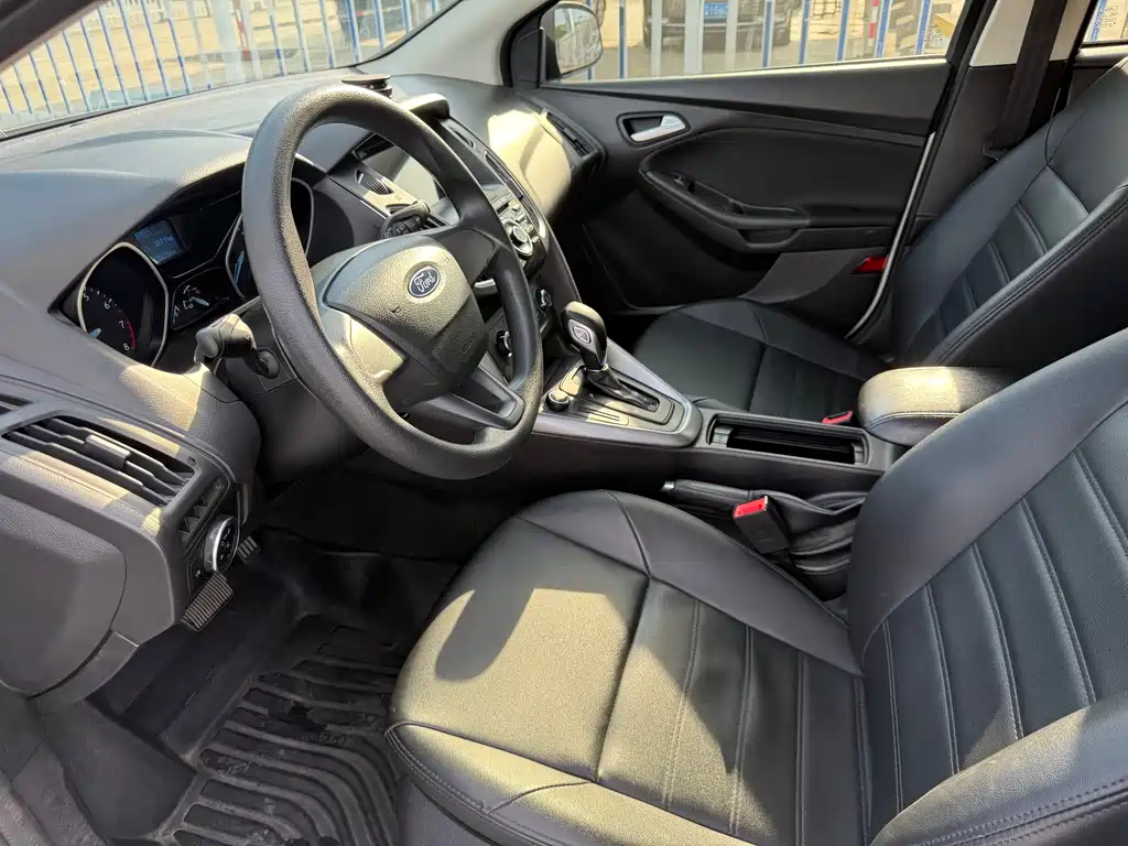 Focus 2018 hatchback classic 1.6L automatic comfort smart mobility version купить на сайте DeffCars