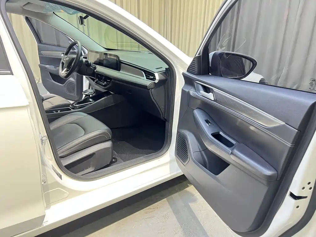 Escort 2021款 1.5L 自动铂金版 купить на сайте DeffCars