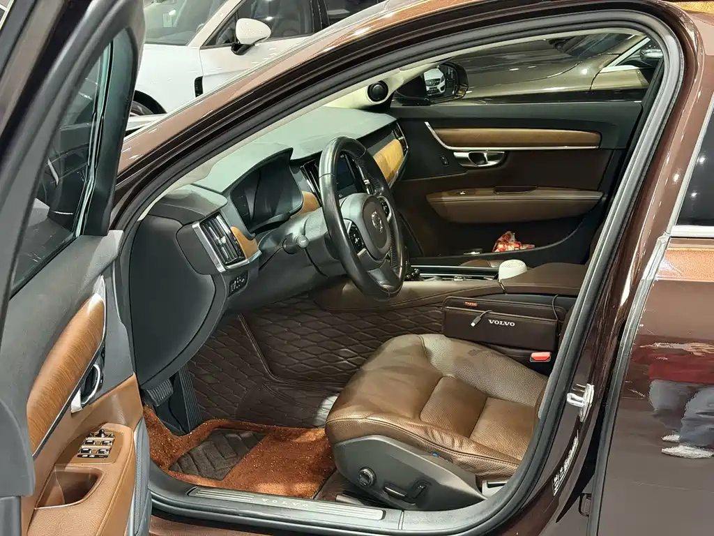 Volvo S90 2019 T4 Zhiyi Edition купить на сайте DeffCars