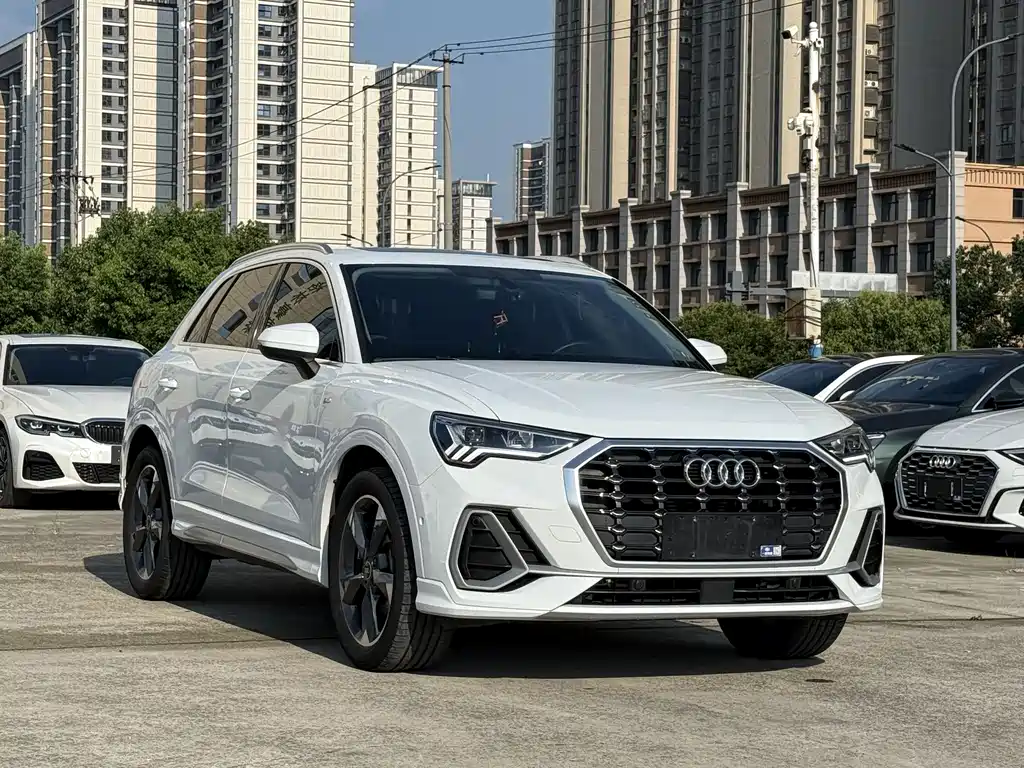 Audi Q3 2022 35 TFSI Fashionable and Dynamic купить на сайте DeffCars