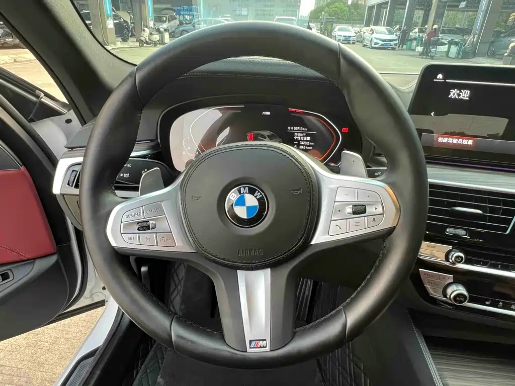 BMW 5 Series 2023 530Li Leading M Sports Package купить на сайте DeffCars