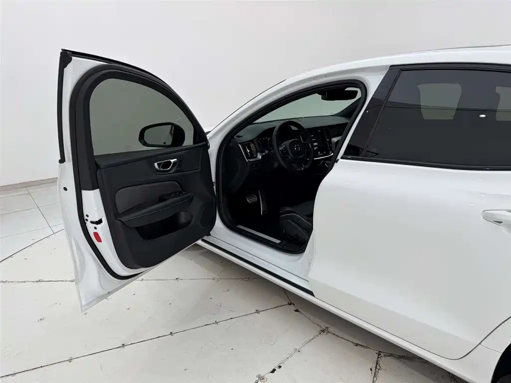 Volvo S60 2020 T4 Zhiyuan Sport Edition купить на сайте DeffCars
