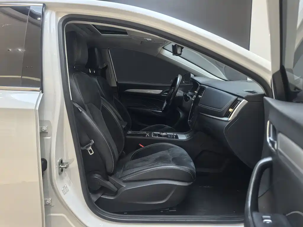 Roewe i6 New Energy 2019 PLUS 50T Internet Honor Smart Edition купить на сайте DeffCars