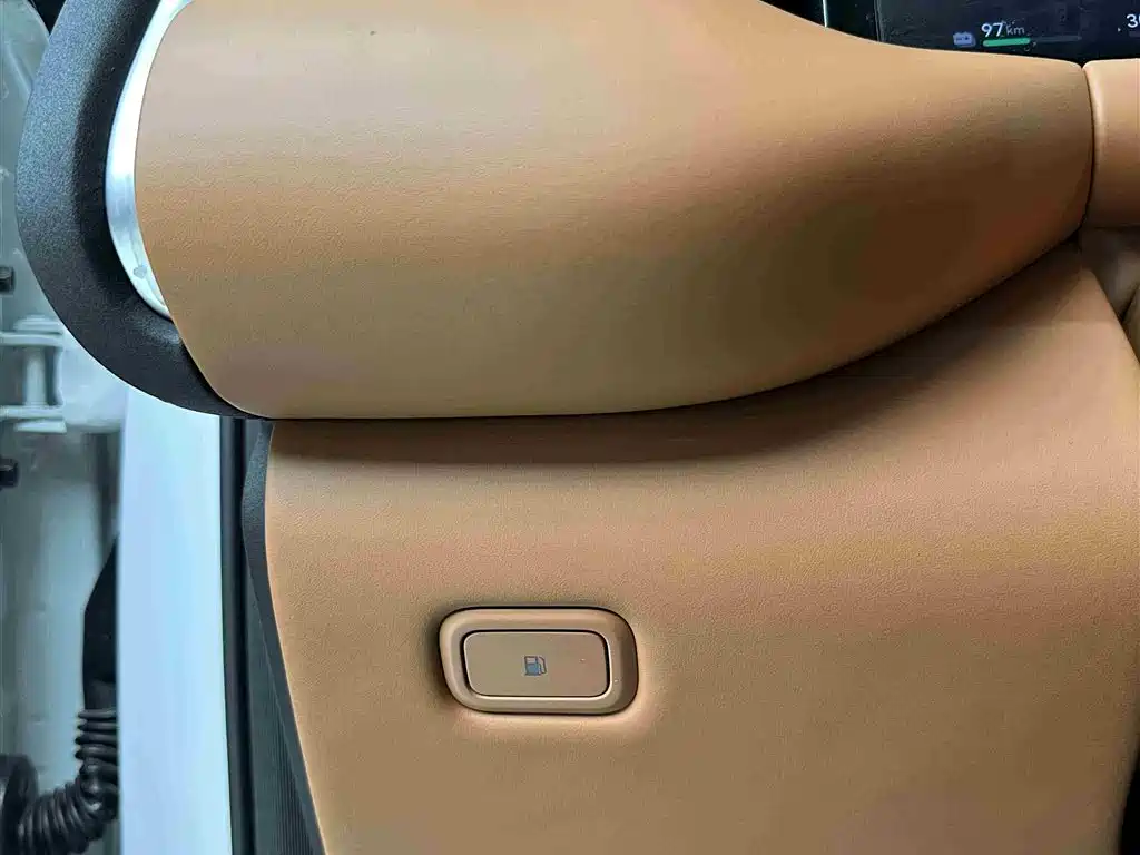 Trumpchi Yearning S9 2025 Qiankun UItra 6-seater купить на сайте DeffCars