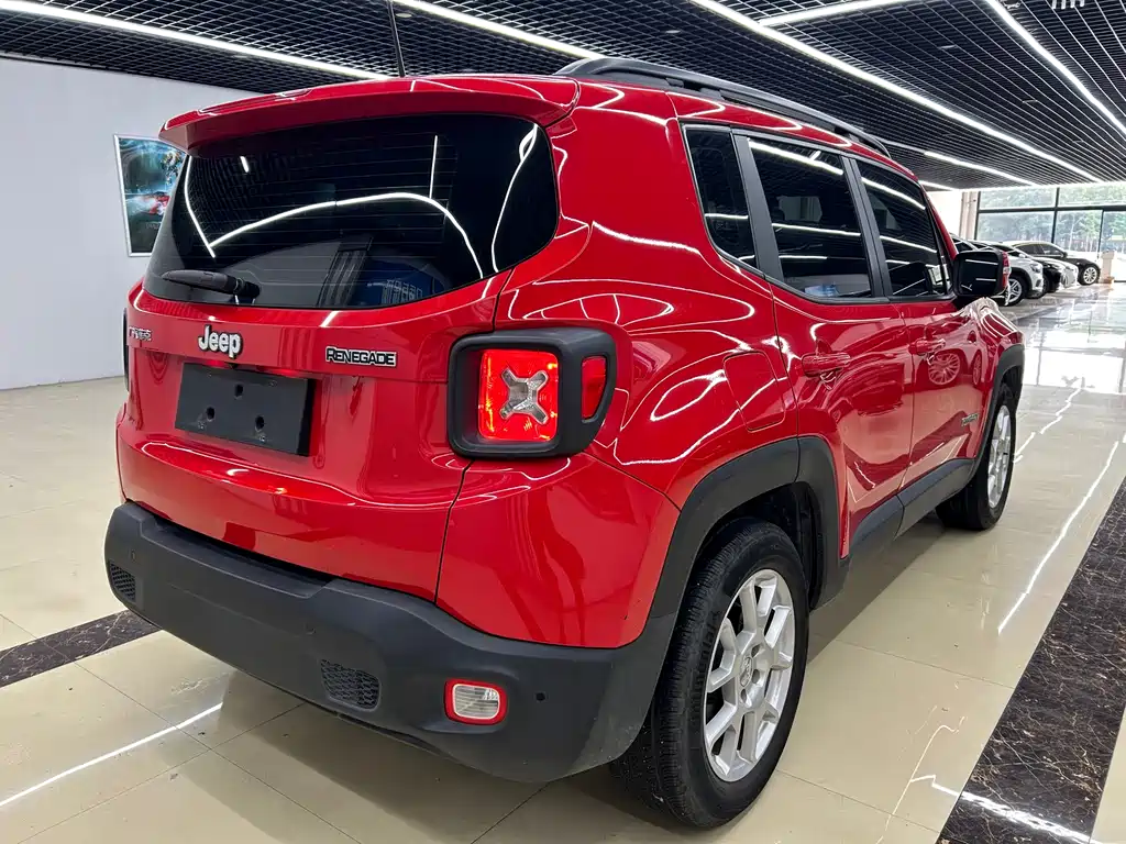 Renegade 2019 220T Automatic Leading Edition купить на сайте DeffCars
