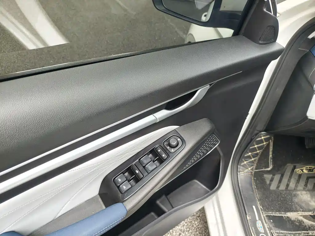 Emgrand 2022 4th generation 1.5L CVT flagship model купить на сайте DeffCars