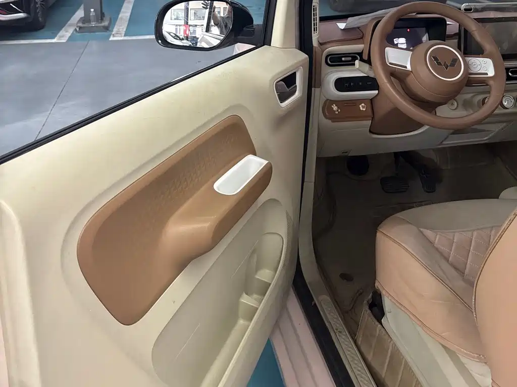 Hongguang MINIEV 2024 third generation 215km advanced version купить на сайте DeffCars