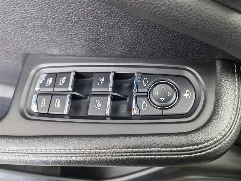 Zotye SR9 2017 2.0T Manual Ultimate Heart Edition купить на сайте DeffCars