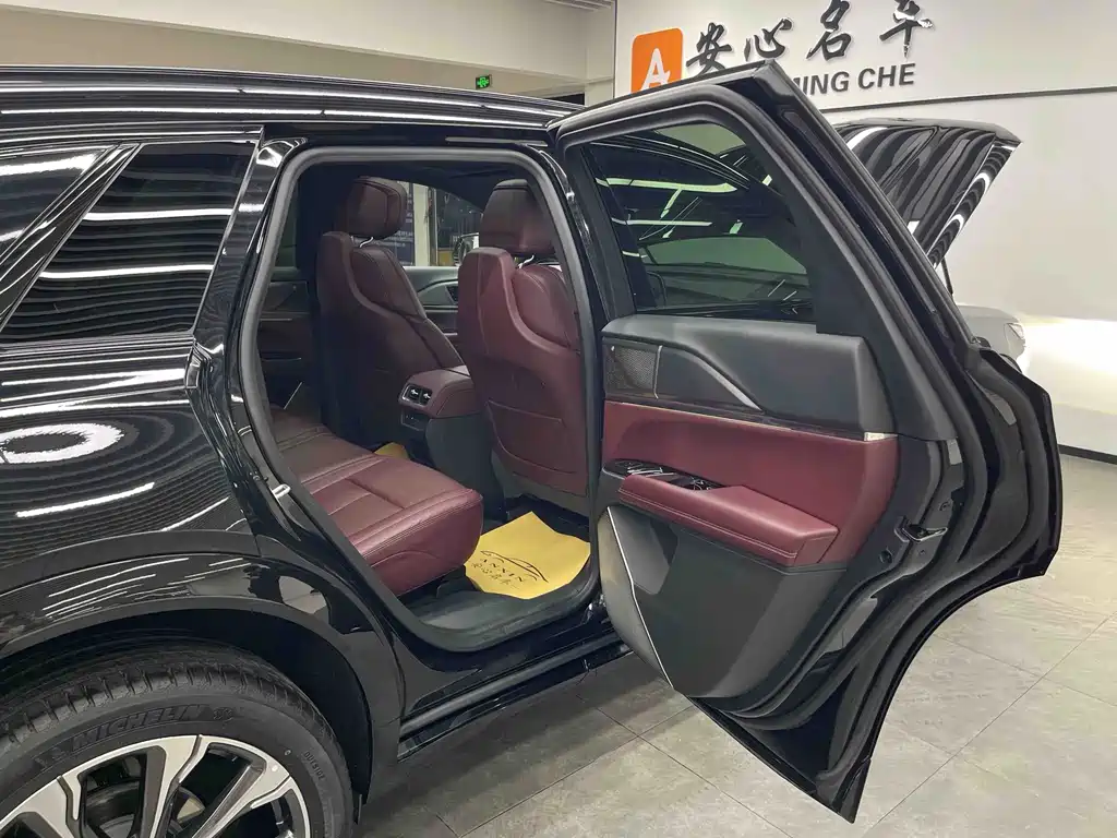 Cadillac XT5 2025 2.0T Platinum model купить на сайте DeffCars