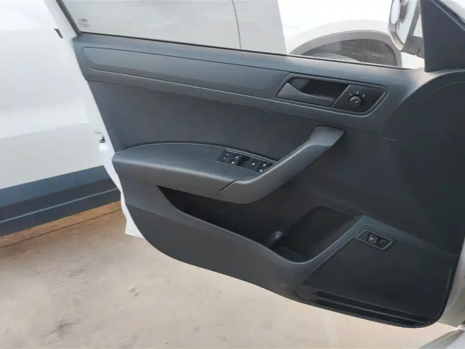 Santana 2018 1.5L Manual Fashion Edition купить на сайте DeffCars