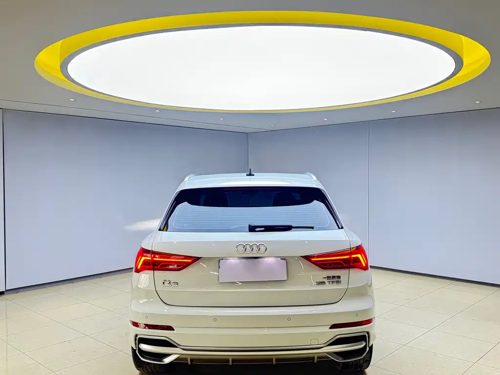 Audi Q3 2022 35 TFSI Fashionable and Dynamic купить на сайте DeffCars